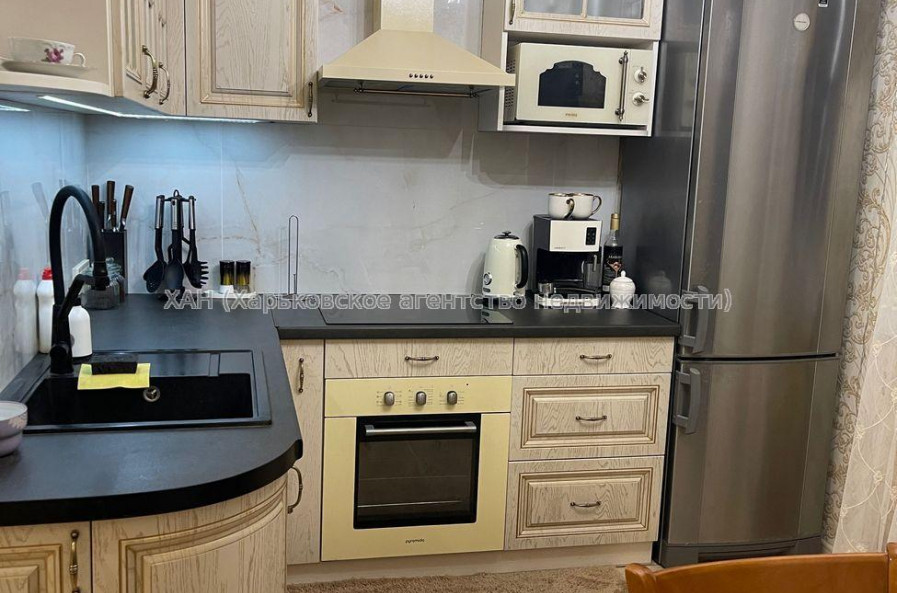 Продам квартиру, Соборности Украины ул. , 3 кім., 70 м², косметический ремонт 