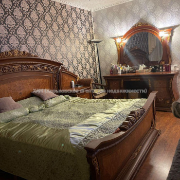 Продам квартиру, Соборности Украины ул. , 3 кім., 70 м², косметический ремонт 