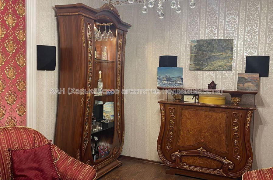 Продам квартиру, Соборности Украины ул. , 3 кім., 70 м², косметический ремонт 