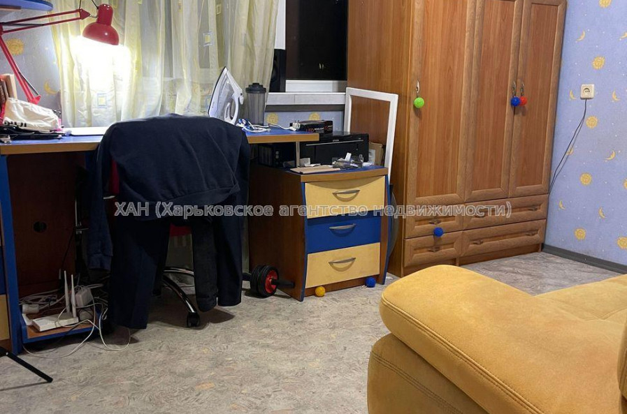 Продам квартиру, Соборности Украины ул. , 3 кім., 70 м², косметический ремонт 