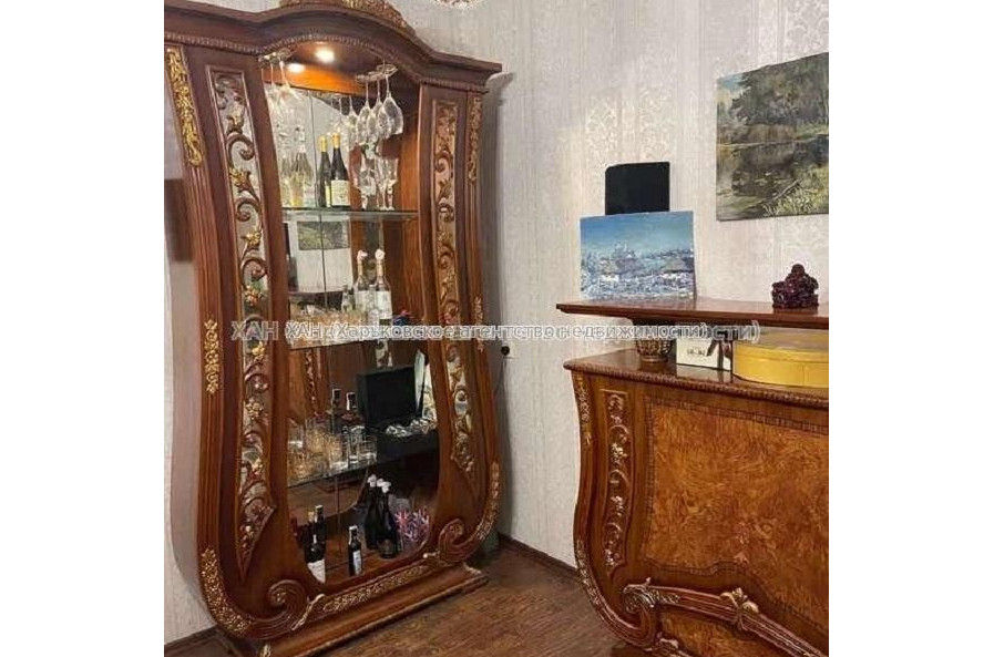 Продам квартиру, Соборности Украины ул. , 3 кім., 70 м², косметический ремонт 
