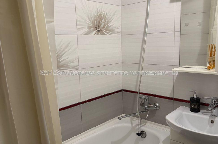 Продам квартиру, Гвардейцев Широнинцев ул. , 1 кім., 35 м², евроремонт 