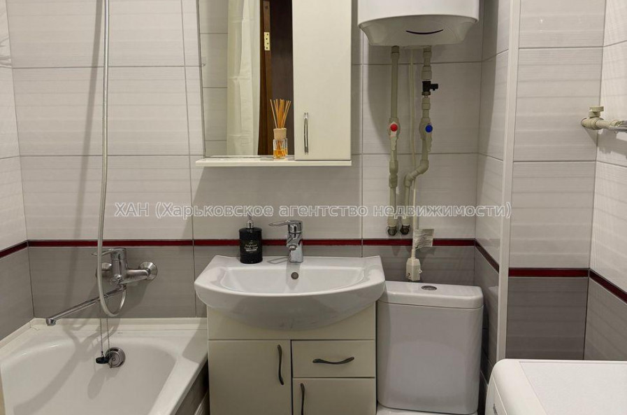 Продам квартиру, Гвардейцев Широнинцев ул. , 1  ком., 35 м², евроремонт 