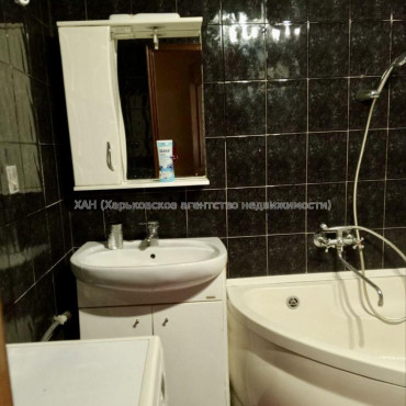 Продам квартиру, Гвардейцев Широнинцев ул. , 2  ком., 65 м², без внутренних работ 