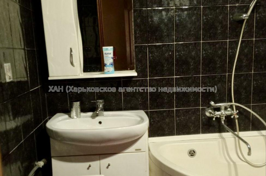 Продам квартиру, Гвардейцев Широнинцев ул. , 2 кім., 65 м², без внутренних работ 