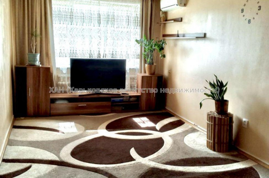 Продам квартиру, Гвардейцев Широнинцев ул. , 2 кім., 65 м², без внутренних работ 
