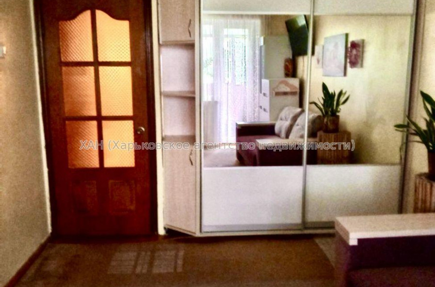 Продам квартиру, Гвардейцев Широнинцев ул. , 2 кім., 65 м², без внутренних работ 