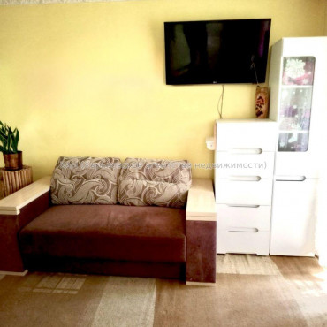 Продам квартиру, Гвардейцев Широнинцев ул. , 2  ком., 65 м², без внутренних работ 