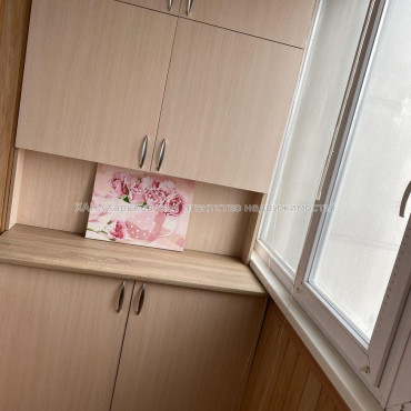 Продам квартиру, Непокоренных ул. , 1  ком., 40 м², капитальный ремонт 