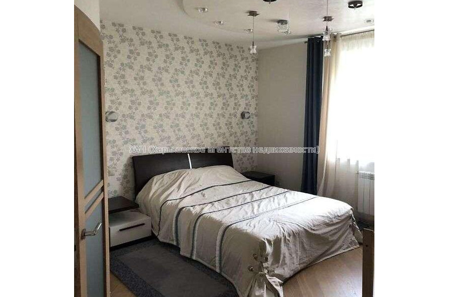 Продам квартиру, Залесская ул. , 3 кім., 132 м², капитальный ремонт 