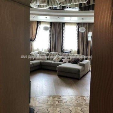 Продам квартиру, Залесская ул. , 3  ком., 132 м², капитальный ремонт 