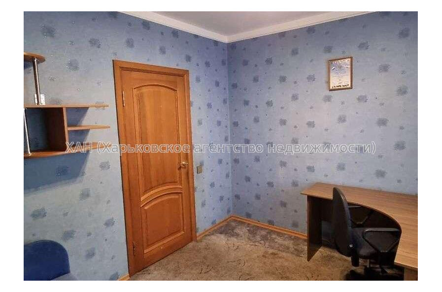 Продам квартиру, Победы просп. , 4 кім., 69 м², косметический ремонт 