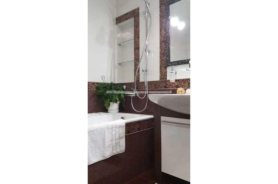 Продам квартиру, Героев Харькова просп. , 3  ком., 130 м², евроремонт 