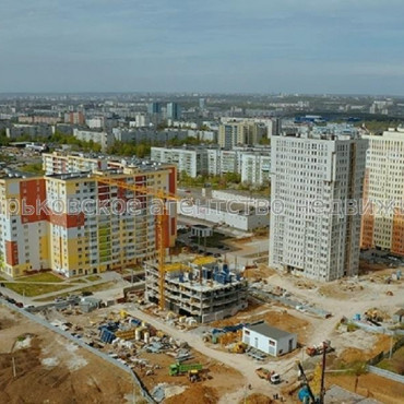 Продам квартиру, Гвардейцев Широнинцев ул. , 1  ком., 42.40 м², без ремонта 