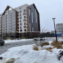 Продам квартиру, Динамовская ул. , 3 кім., 162 м², без ремонта