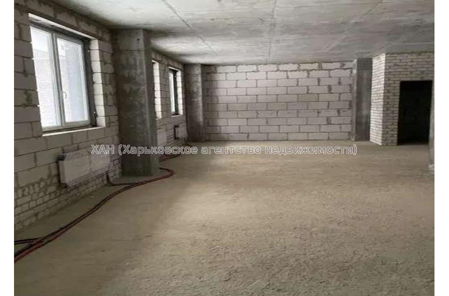 Продам квартиру, Динамовская ул. , 3 кім., 162 м², без ремонта 