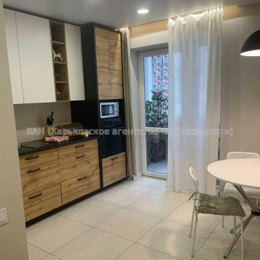 Продам квартиру, Домостроительная ул. , 1  ком., 52 м², капитальный ремонт 