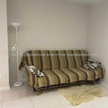 Продам квартиру, Домостроительная ул. , 1  ком., 52 м², капитальный ремонт 