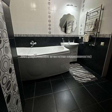 Продам квартиру, Новоалександровская ул. , 4  ком., 161 м², евроремонт 