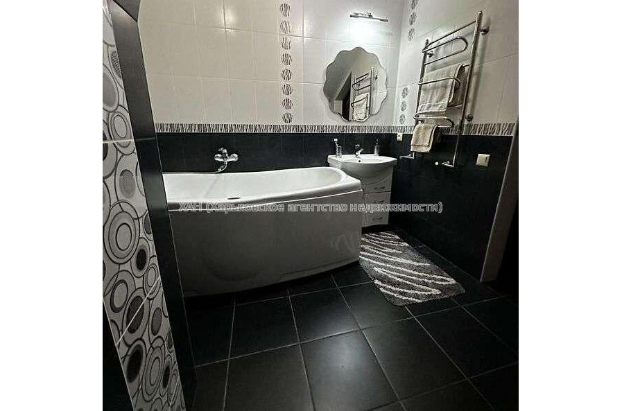 Продам квартиру, Новоалександровская ул. , 4 кім., 161 м², евроремонт 
