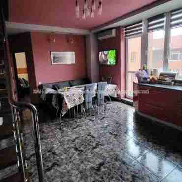 Продам квартиру, Новоалександровская ул. , 4 кім., 161 м², евроремонт 