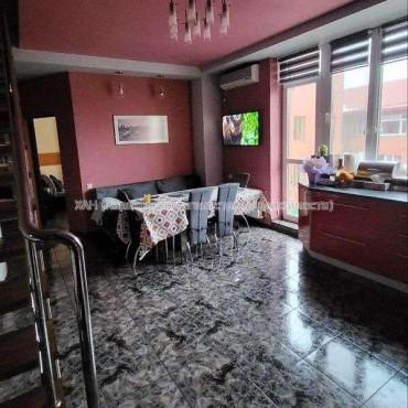 Продам квартиру, Новоалександровская ул. , 4  ком., 161 м², евроремонт 