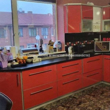 Продам квартиру, Новоалександровская ул. , 4  ком., 161 м², евроремонт 