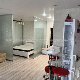 Продам квартиру, Победы просп. , 1  ком., 41 м², капитальный ремонт