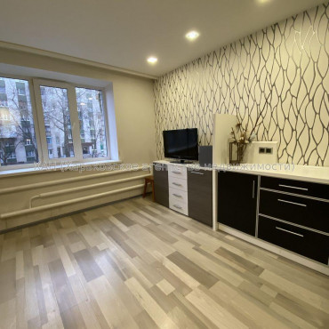 Продам квартиру, Байрона пр-т , 2 кім., 47 м², капитальный ремонт 