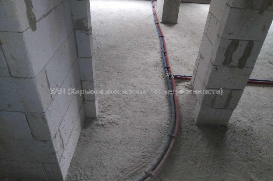 Продам квартиру, Молочная ул. , 2  ком., 84 м², без внутренних работ 
