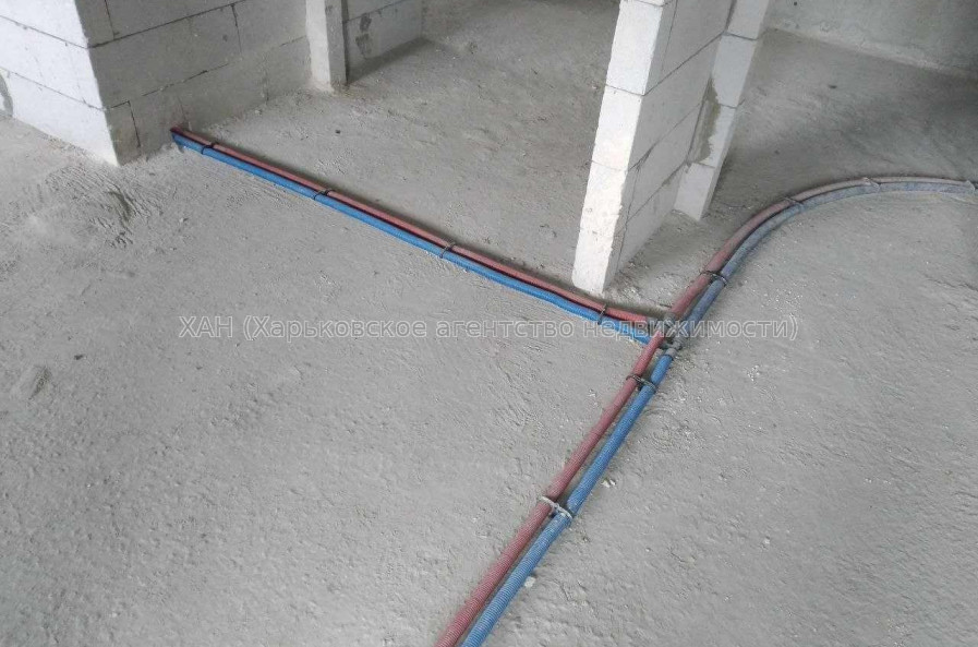 Продам квартиру, Молочная ул. , 2  ком., 84 м², без внутренних работ 