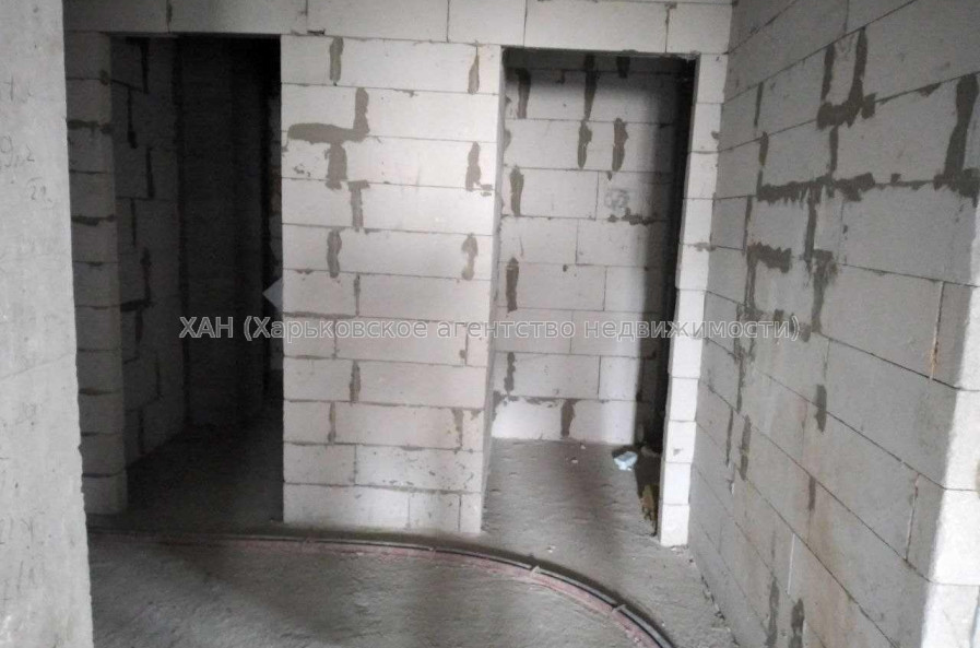 Продам квартиру, Молочная ул. , 2  ком., 84 м², без внутренних работ 