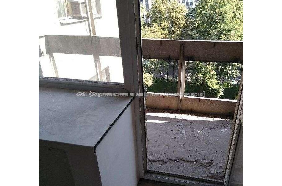 Продам квартиру, Независимости пр-т , 6  ком., 210 м², без ремонта 