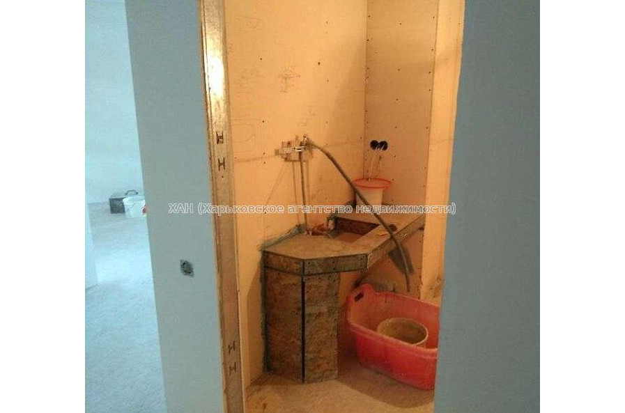 Продам квартиру, Независимости пр-т , 6  ком., 210 м², без ремонта 