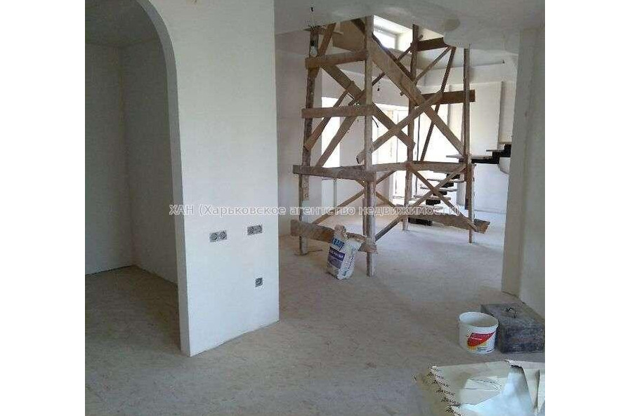 Продам квартиру, Независимости пр-т , 6  ком., 210 м², без ремонта 