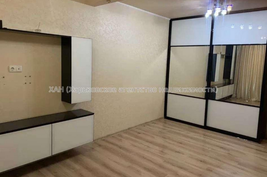 Продам квартиру, Тракторостроителей просп. , 2 кім., 45 м², капитальный ремонт 