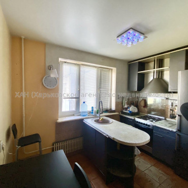 Продам квартиру, Непокоренных ул. , 3  ком., 68 м², косметический ремонт 