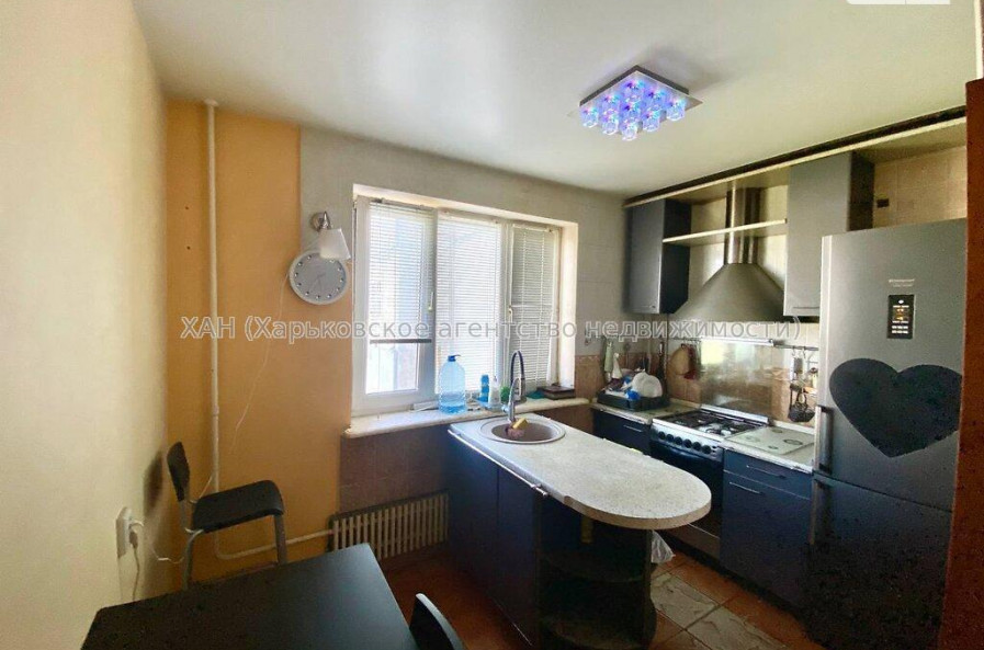 Продам квартиру, Непокоренных ул. , 3  ком., 68 м², косметический ремонт 