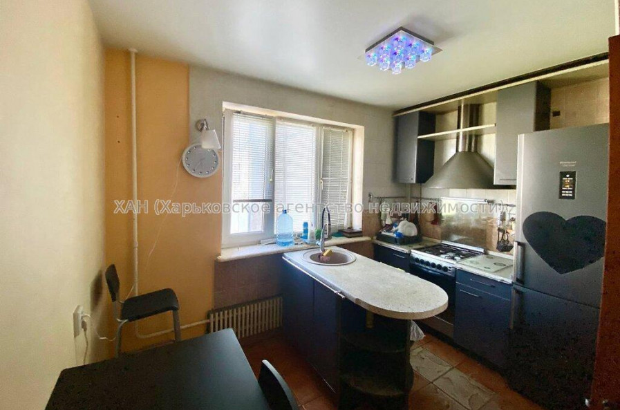 Продам квартиру, Непокоренных ул. , 3 кім., 68 м², косметический ремонт 