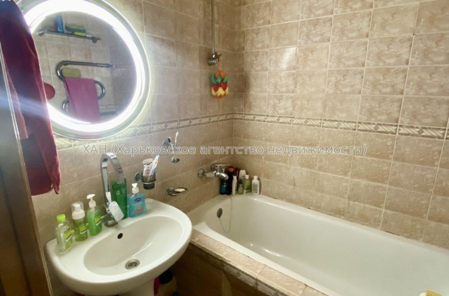 Продам квартиру, Непокоренных ул. , 3  ком., 68 м², косметический ремонт 