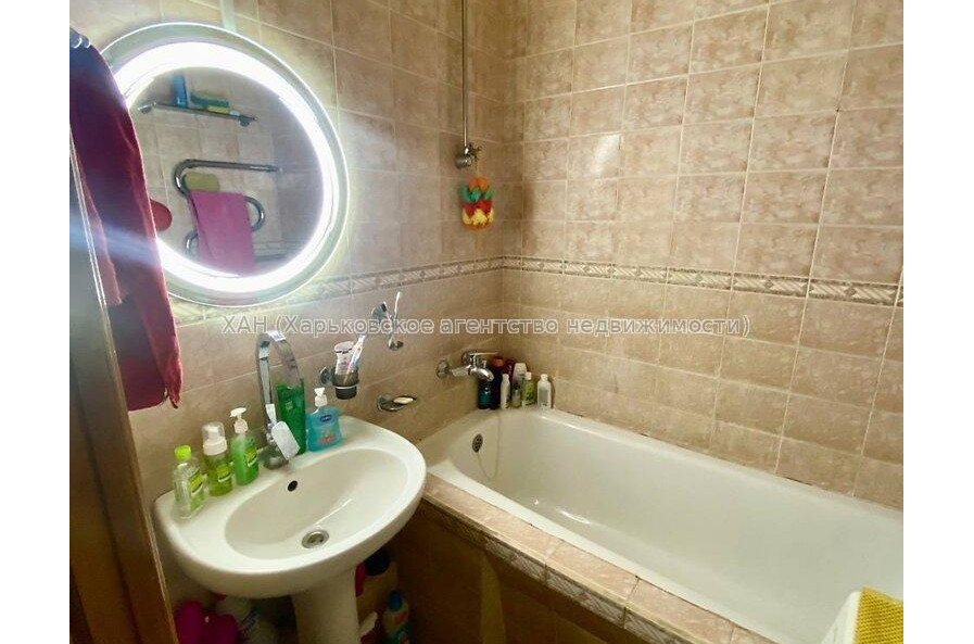 Продам квартиру, Непокоренных ул. , 3  ком., 68 м², косметический ремонт 