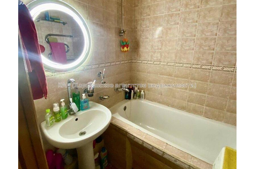 Продам квартиру, Непокоренных ул. , 3 кім., 68 м², косметический ремонт 