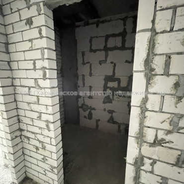 Продам квартиру, Героев Харькова просп. , 2 кім., 82 м², без ремонта 