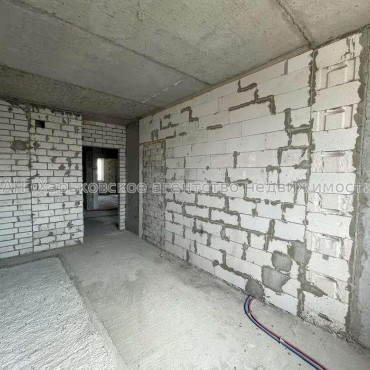 Продам квартиру, Героев Харькова просп. , 2 кім., 82 м², без ремонта 