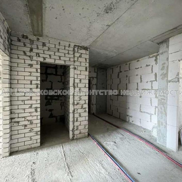 Продам квартиру, Героев Харькова просп. , 2 кім., 82 м², без ремонта 