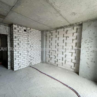 Продам квартиру, Героев Харькова просп. , 2 кім., 82 м², без ремонта 