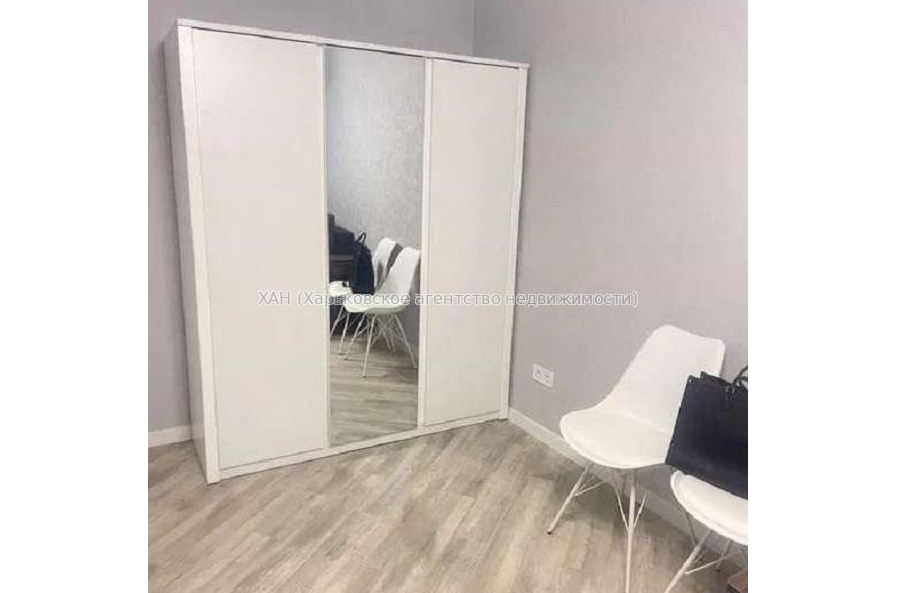 Продам квартиру, Непокоренных ул. , 1 кім., 34 м², капитальный ремонт 