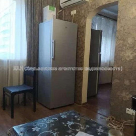 Продам квартиру, Гагарина просп. , 3 кім., 72 м², капитальный ремонт