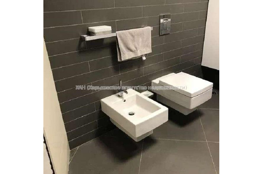 Продам квартиру, Героев Небесной сотни площ. , 3 кім., 115 м², евроремонт 