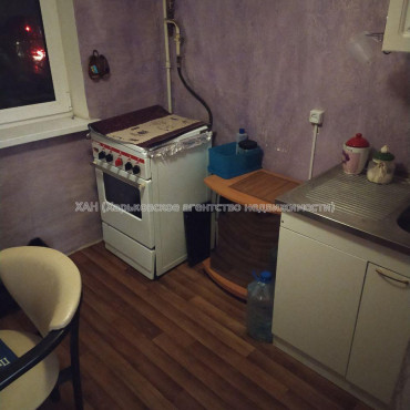 Продам квартиру, Каденюка ул. , 2 кім., 44 м², капитальный ремонт 